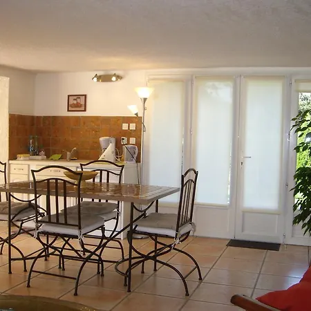 Agreable Location Au Coeur Du Vignoble Dominici Therese Apartment